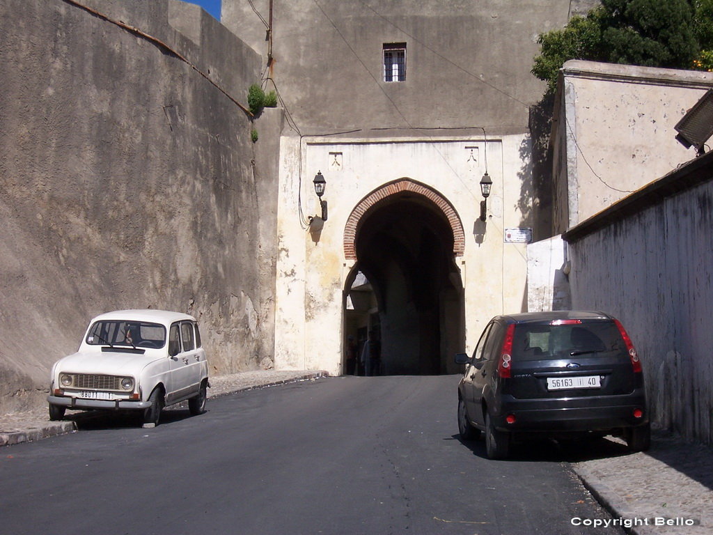 30a Tanger entrée casbah.jpg (294.11 Kio) Vu 6150 fois Entée de la Casbah de Tanger