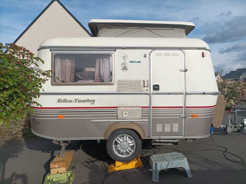 Bonsoir <br />C’est fait notre petite Eriba est sortie du hangar. Une bonne toilette avant de prendre la route vendredi. Nous sommes dans les starting-blocks <br />A samedi ! <br /><br />Cricri et Loulou