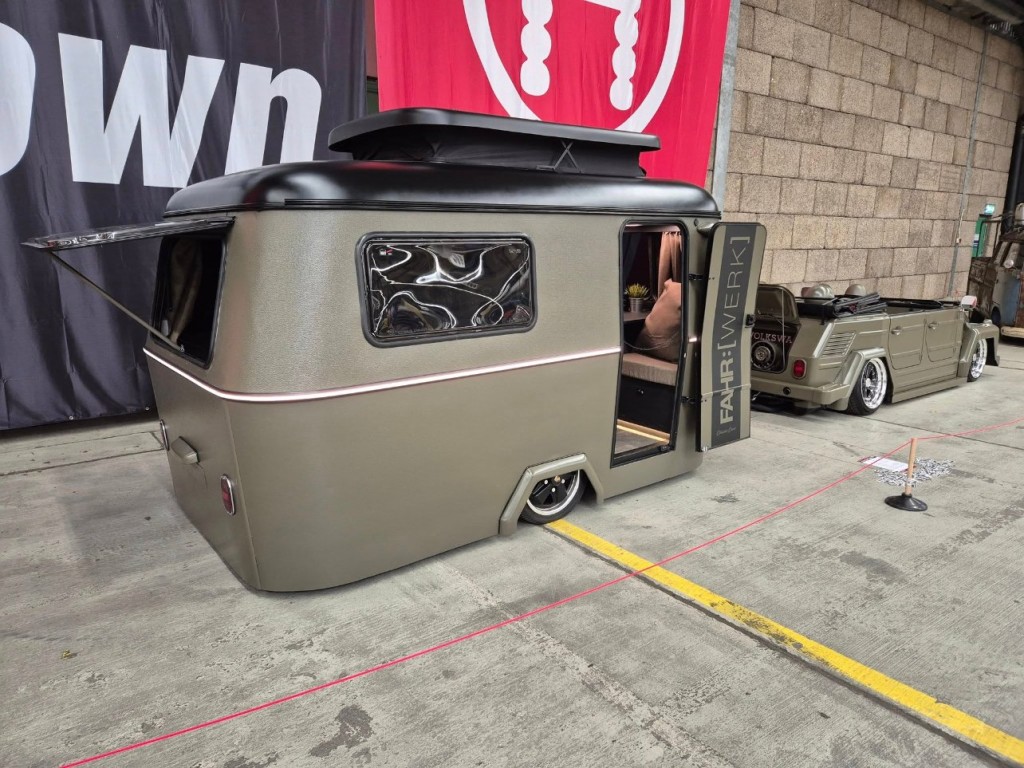 Eriba Familia surbaissée VW 181.jpg