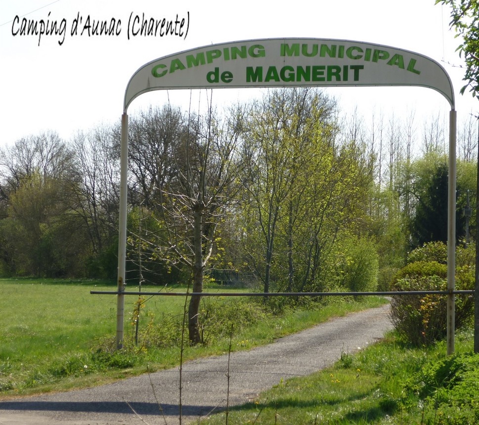 le camping d'Aunac dans le coteau de Magnerit