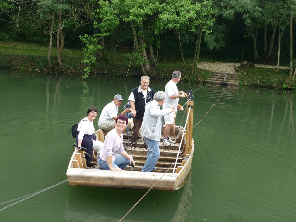 passage de la Charente sur la barque à chaîne LICHERES
