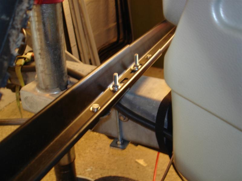 le rail fixé au timon