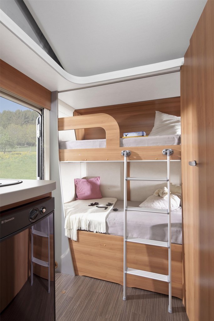 hymer_feeling_380_innen_heckbett_belfast.jpg