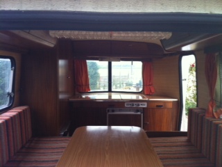 Intérieur côté pris de la fenêtre arrière