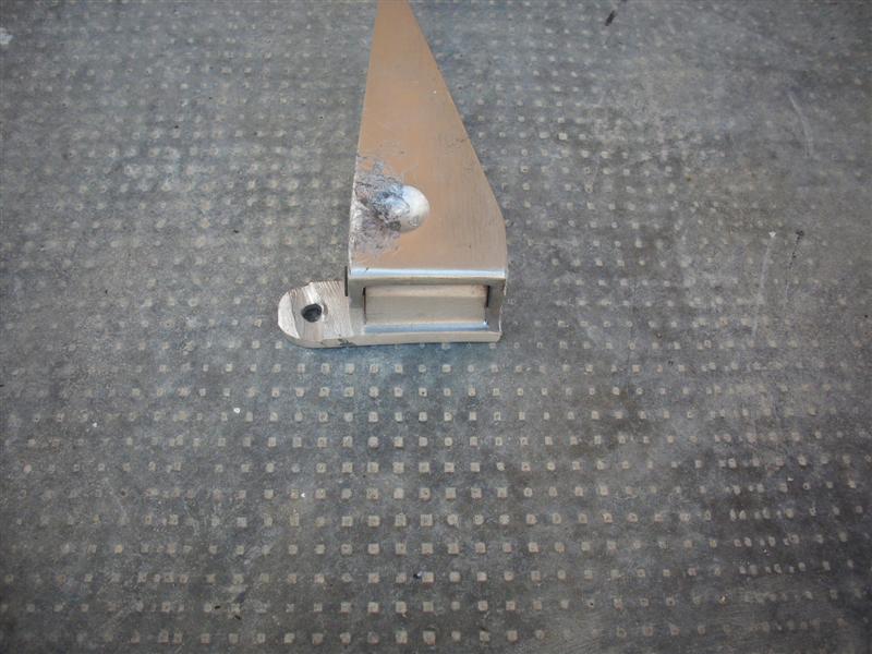 en plus la patte du support est cassée