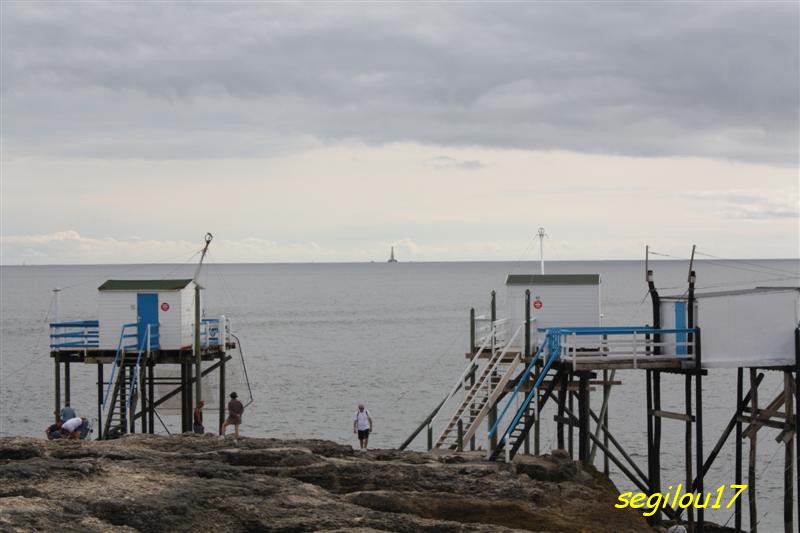 La Grande Côte, avec sur la ligne d'horizon le phare de Cordouan qui fête ses 400 ans.