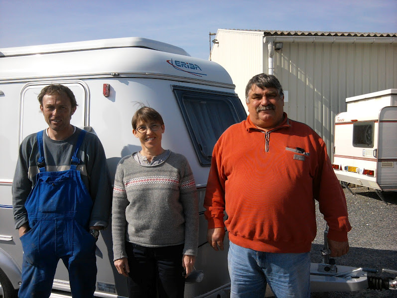 M. Coste (moustache), Françoise (heureuse co propriétaire), et le super technicien Eriba