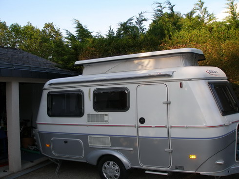 le store réhausé à 15 cm