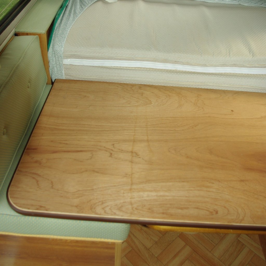 Phase 1: l'arrière bascule sur l'avant, en conservant la literie, draps et couette (ouf!)