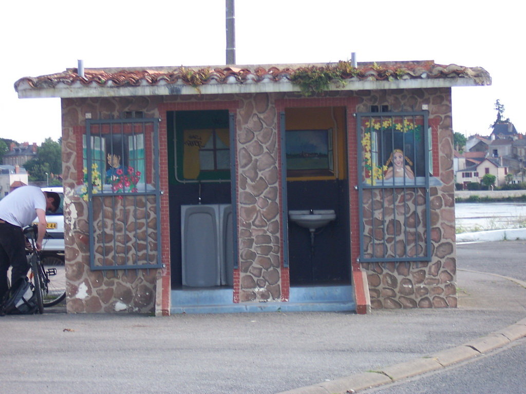 WC Couéron.jpg