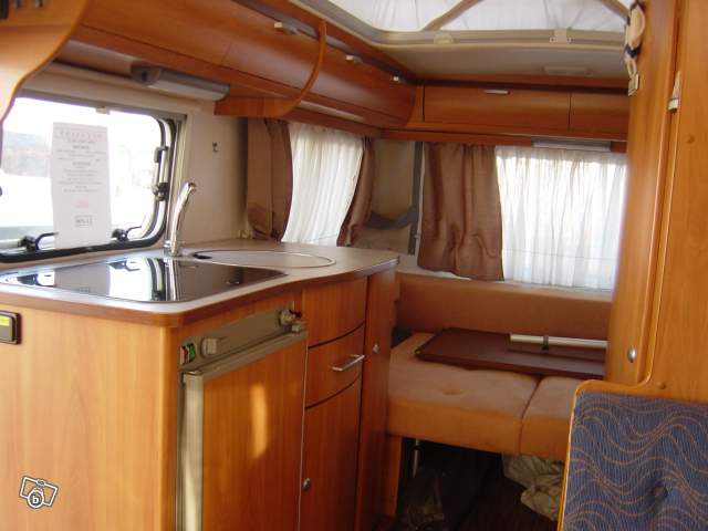 550 avec dînette arrière.jpg