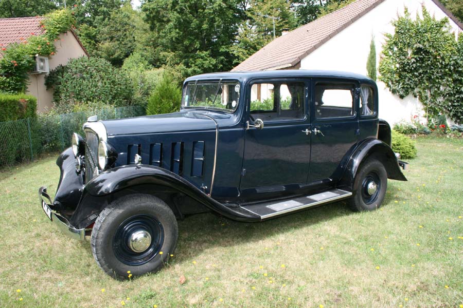 Rosalie 10A conduite intérieure de 1932.