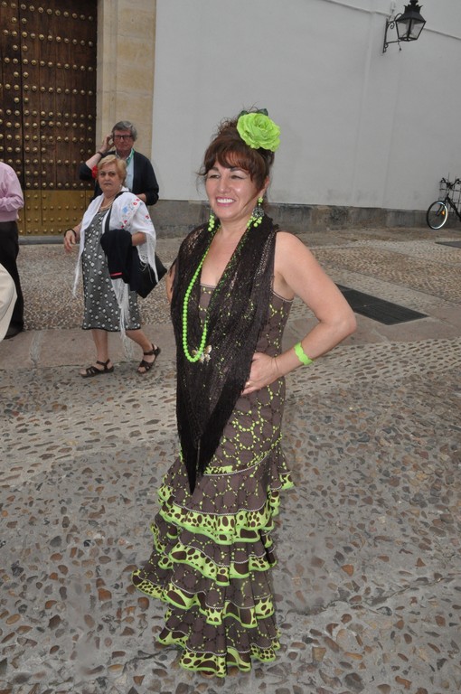 Comme c'est la feria, de nombreuses andalouses ont à cœur de revêtir les robes traditionnelles