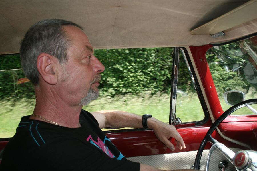 Concentré le gars pour conduire la Chambord.....