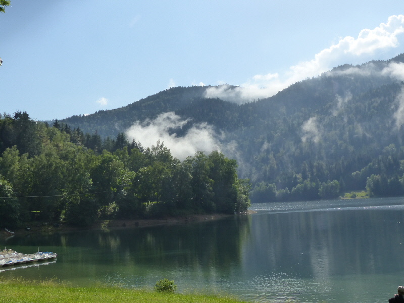 c est à cet endroit que la tyrolienne surplombe le lac