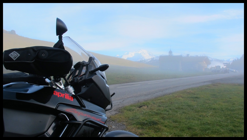 A quelques mètres du col des Aravis