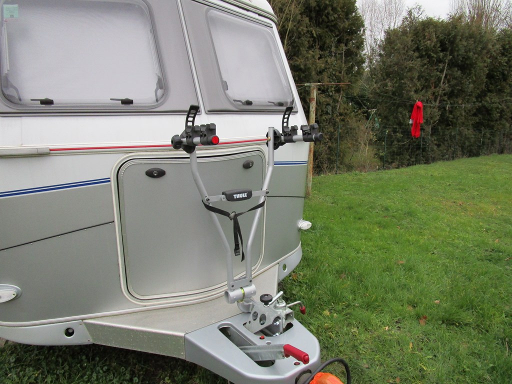 Support vélo TH.. pour 2 vélos (charge 30 Kg maxi). Poids du support vélos = 4,5 Kg