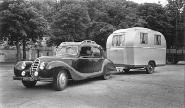 traction-carrosserie andré morin- caravane 1953.jpg