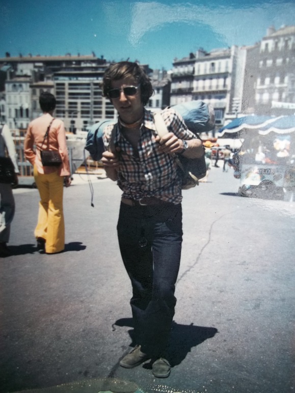 Sur le port de Marseille .auto stop bien sur! année 1970