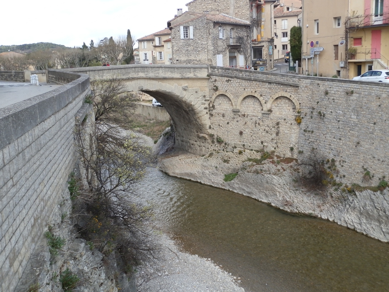 Vaison_Le pont romain.jpg