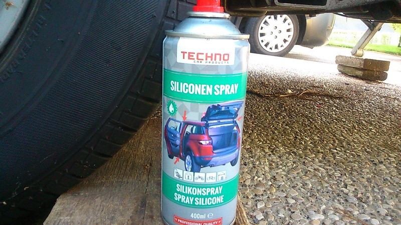 Silicone, moins de 4 € au magasin "Axion"