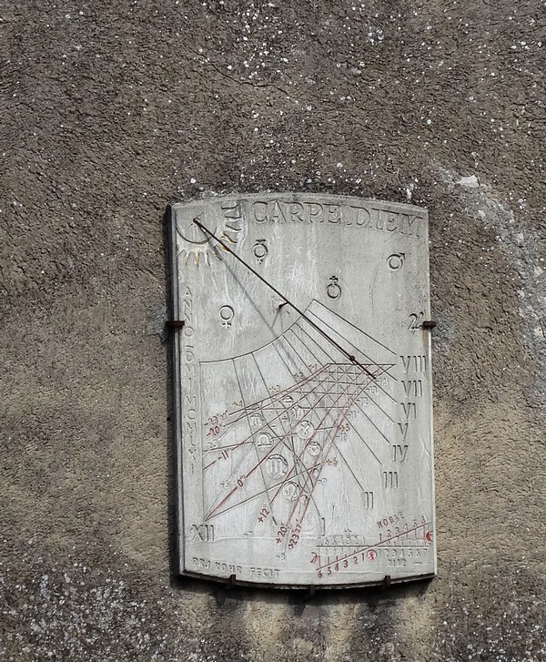 Cadran solaire Cacassonne .JPG
