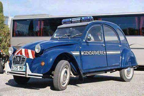 2CV gendarmerie.jpg