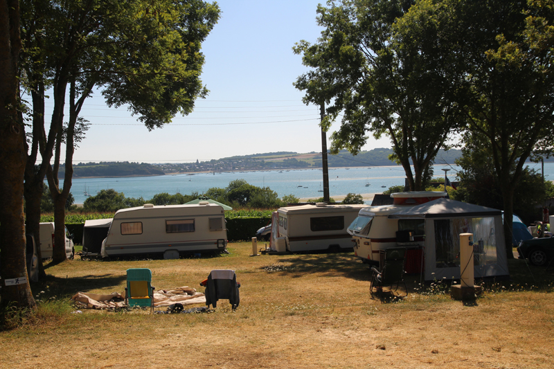 Une vue du camping sur la Rance.