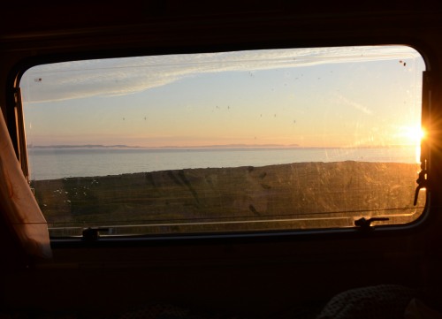 soleil de minuit et moustiques.JPG