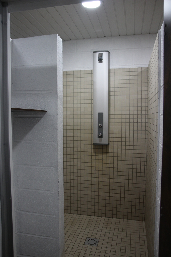 Avec robinets thermostatiques