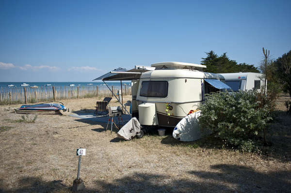 Camping_Huttopia_Noirmoutier_emplacement_bord_de_mer_confort.jpg