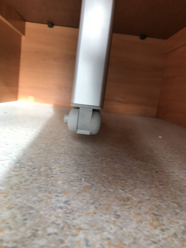 pied table dinette.jpg (110.7 Kio) Vu 6380 fois pied table