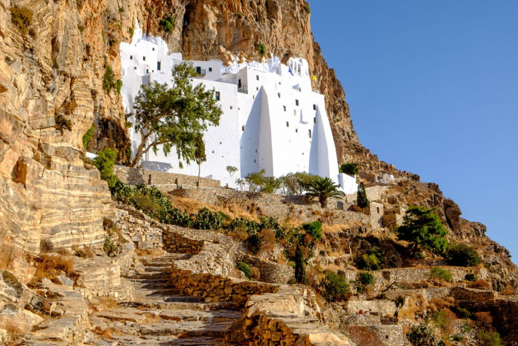 Amorgos-Monastère-cyclades.jpg