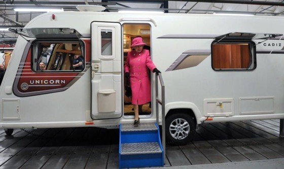 Queen royale caravane.jpeg