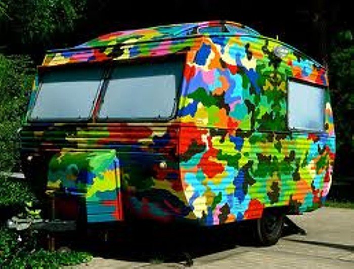 Caravane peinte multicolor.jpg