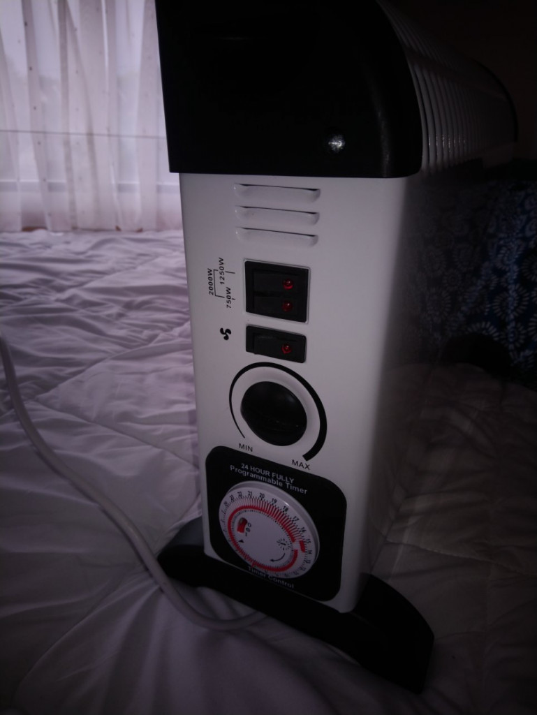 750 W, 1250 W, 2000 W avec ou sans turbine, Progamateur mécanique.