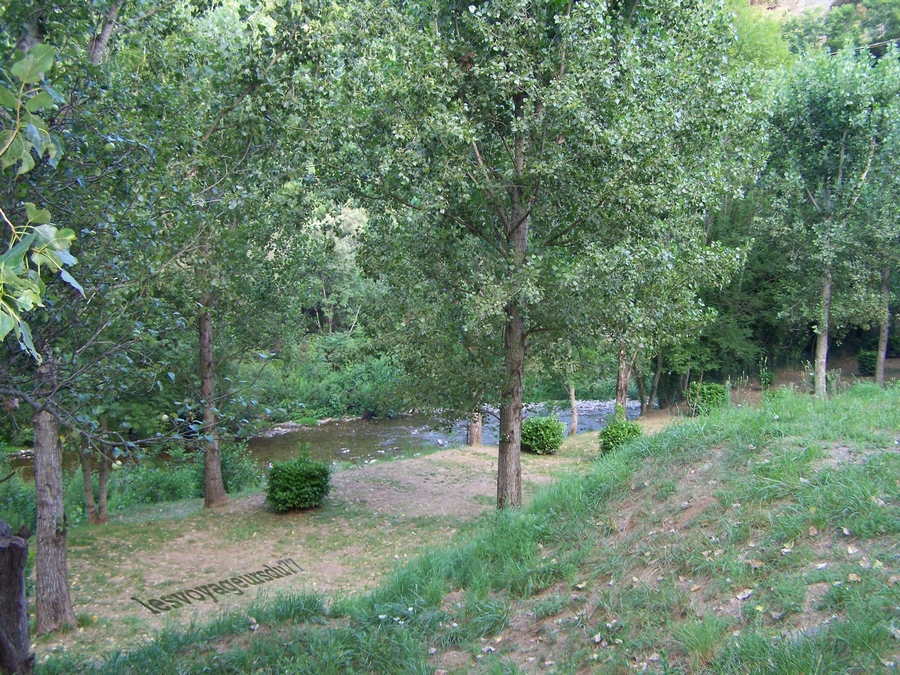 emplacement près de la rivière
