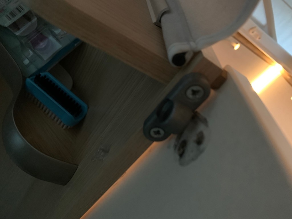 IMG_0803.jpeg (230.73 Kio) Vu 10879 fois Visserie maintien supérieur porte