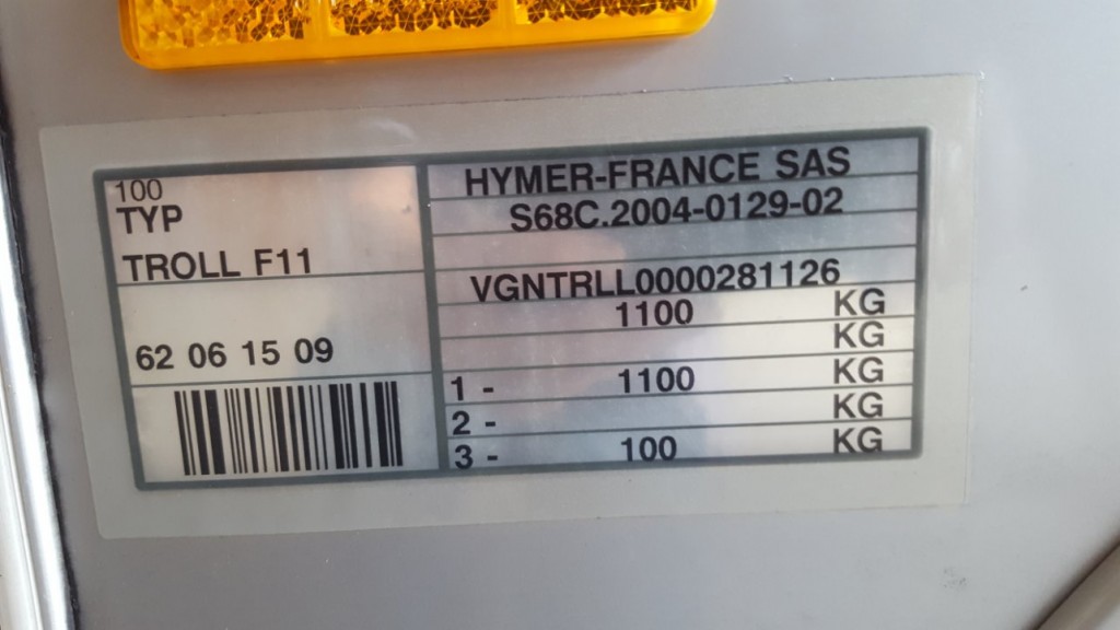 25 . La plaque signalétique vers la porte . 1100 KG.jpg