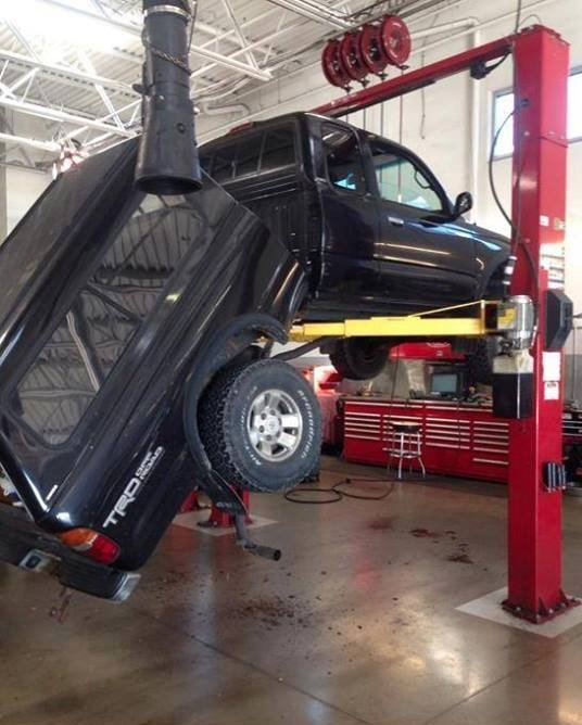 Toy Tacoma élévateur 2 colonnes.jpg