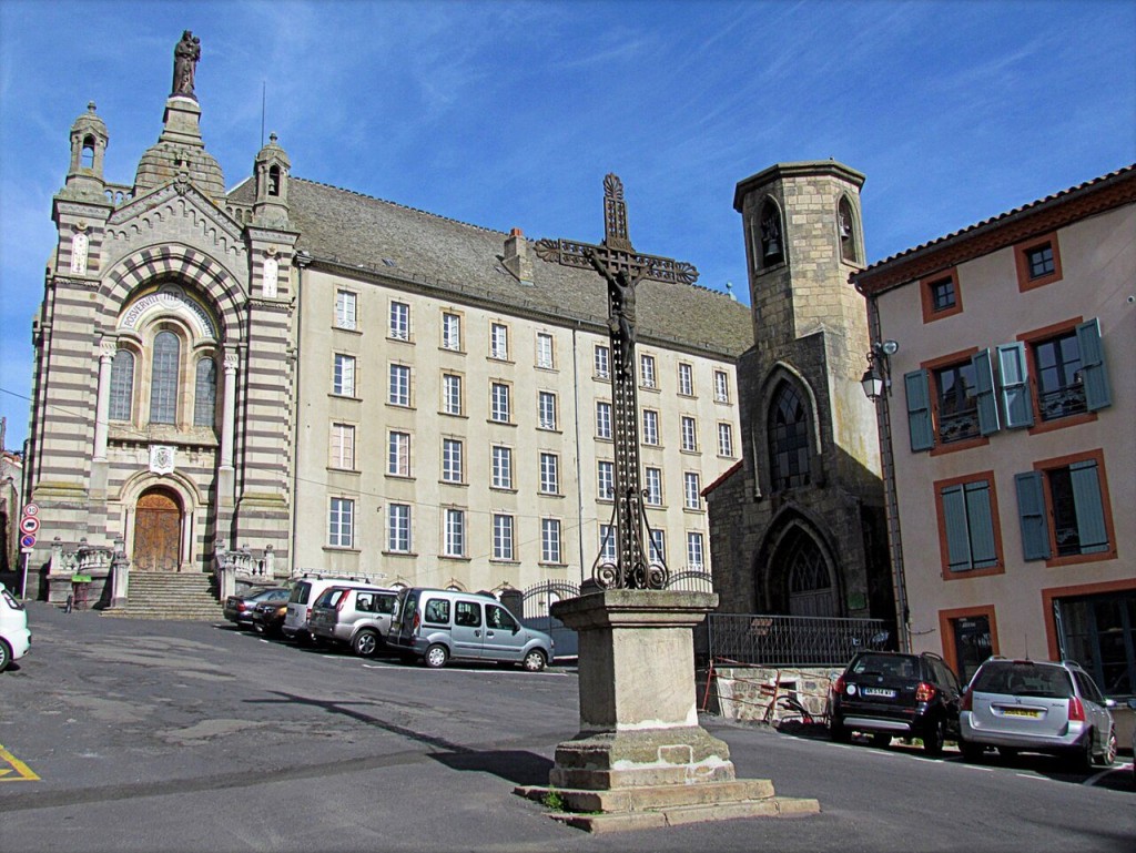 Chapelle_du_couvent_(à_gauche),_et_chapelle_des_pénitents_(à_droite),_Langogne.jpg (310.75 Kio) Vu 7200 fois Chapelle_du_couvent_(à_gauche),_et_chapelle_des_pénitents_(à_droite),_Langogne.jpg