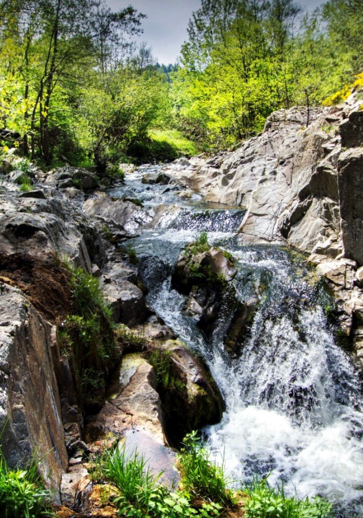 Issarles cascade.jpg