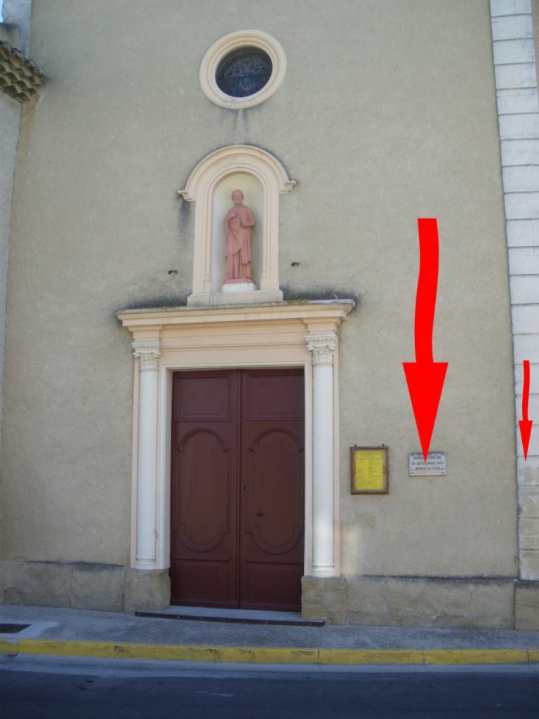 Violès_Portail_église.JPG