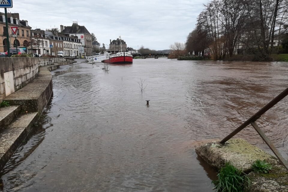 Pontivy, péniche "duchesse Anne" office de tourisme.