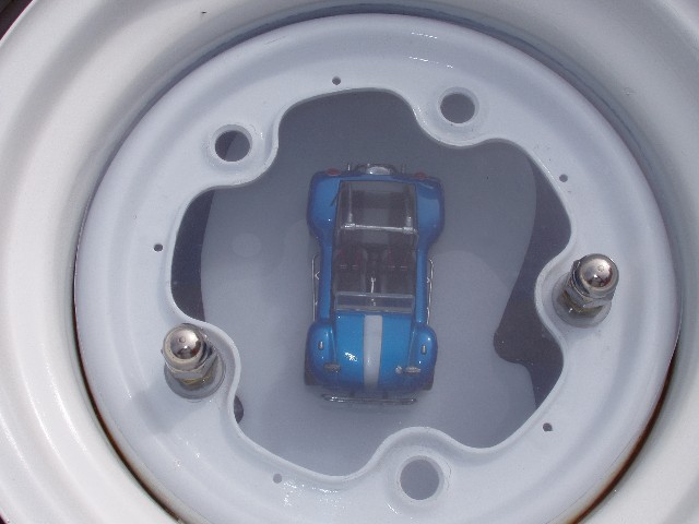 Au coeur de la roue de secours.JPG