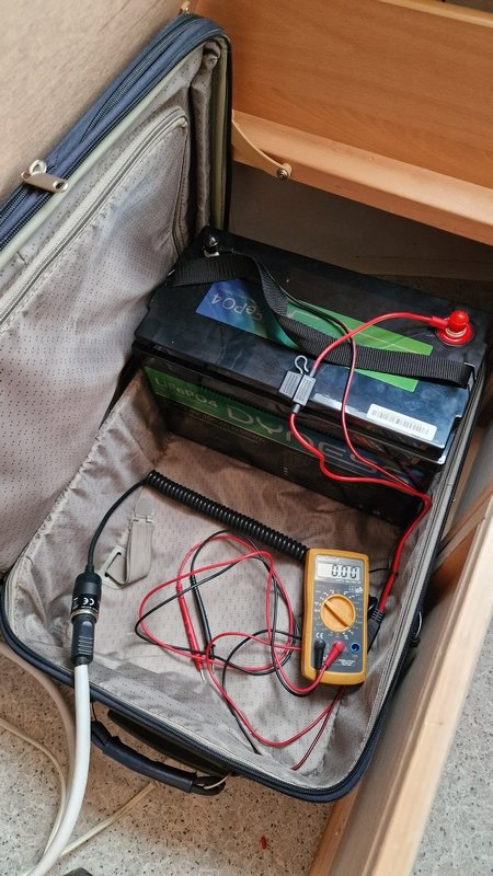 Entrée Eriba allume-cigare sur borne 13