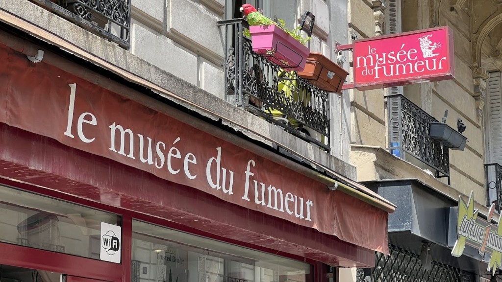 Paris musee fumeur.jpg
