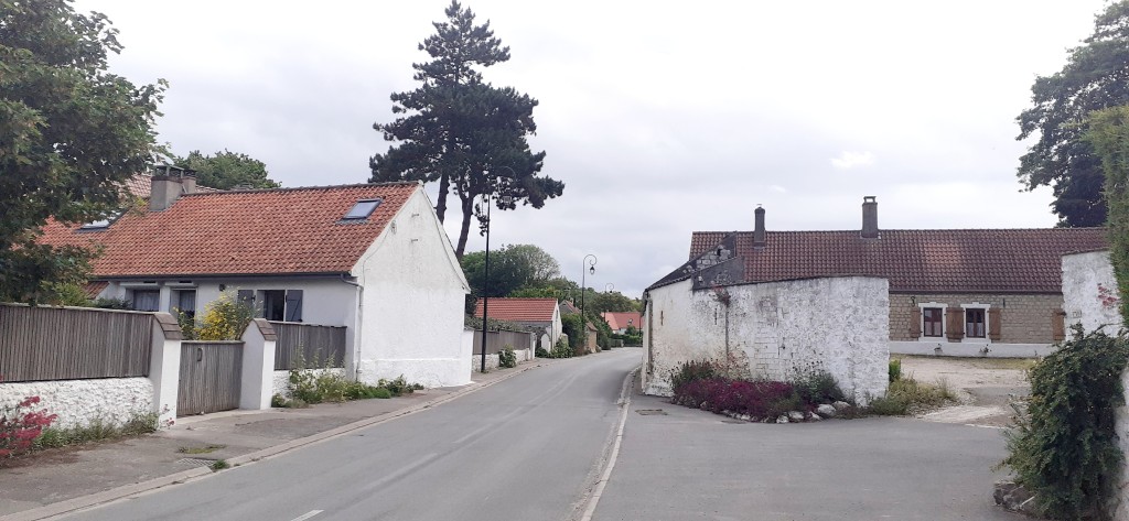 20260609_105402.jpg (4.23 Mio) Vu 3055 fois La rue principale du village d Hervelinghen