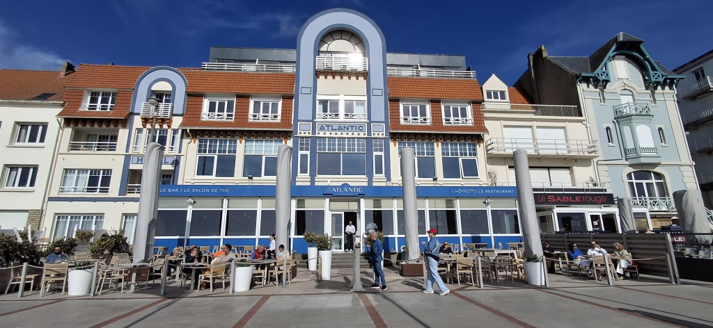 L'hôtel Atlantic, copieusement rincé lors de chaque grande marée à fort coefficient