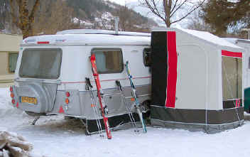 WitomaCaravanEribaTouringOpWintersport.jpg